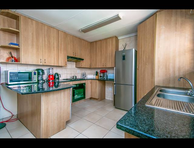 3 BEDROOM TOWNHOUSE RENTED IN RADIOKOP